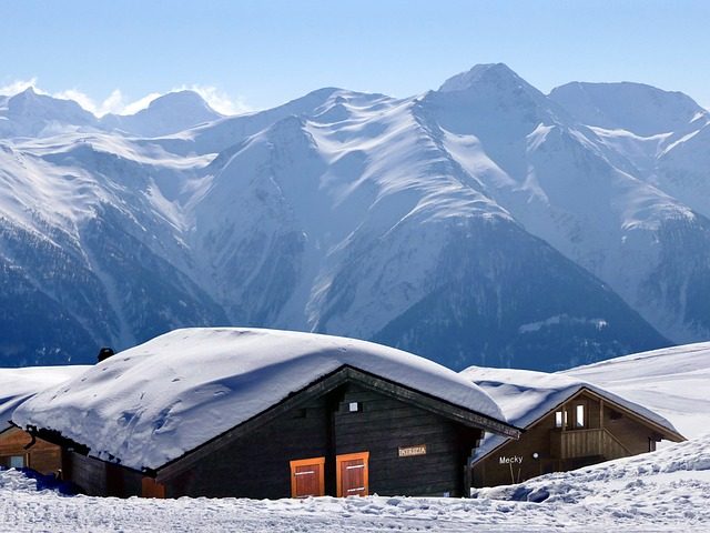 Difference Between A Chalet And a House