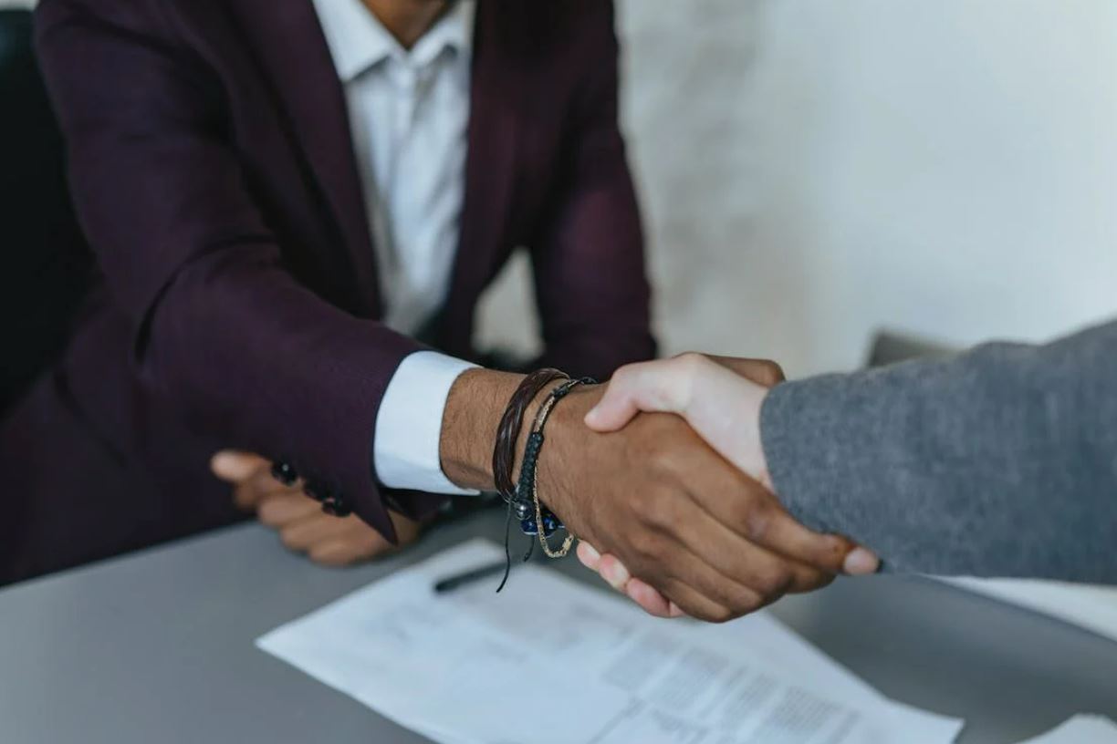 Photo of 2 people shaking hands