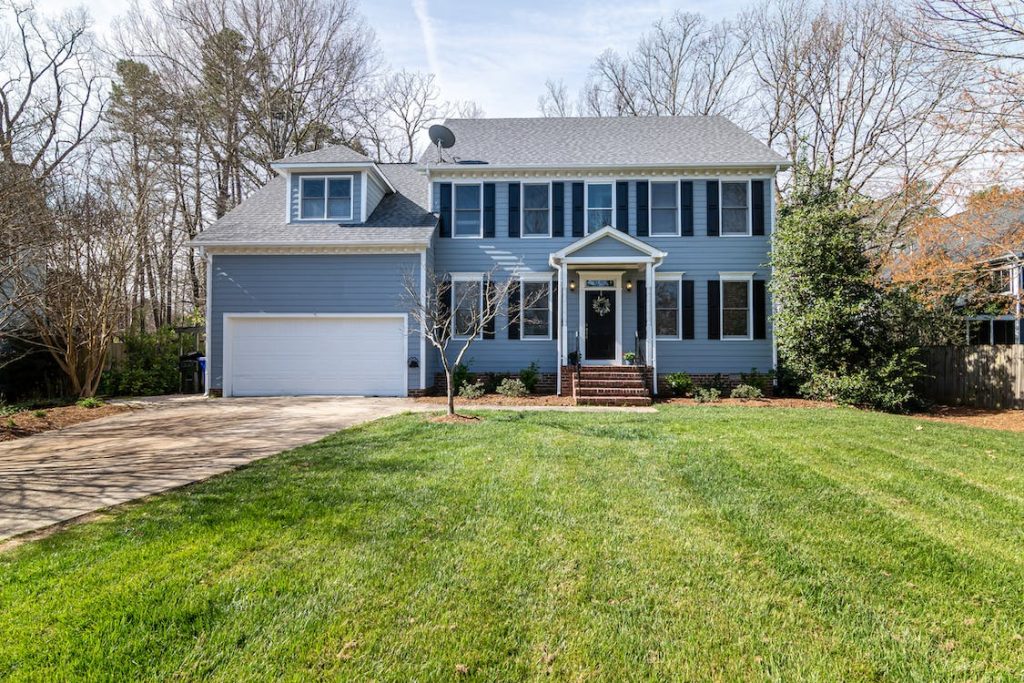 Attached Garage vs. Detached Garage