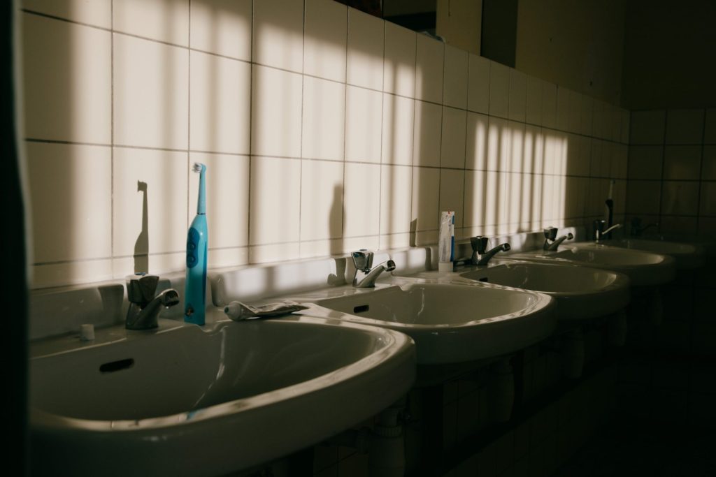 Wall-mounted Sinks